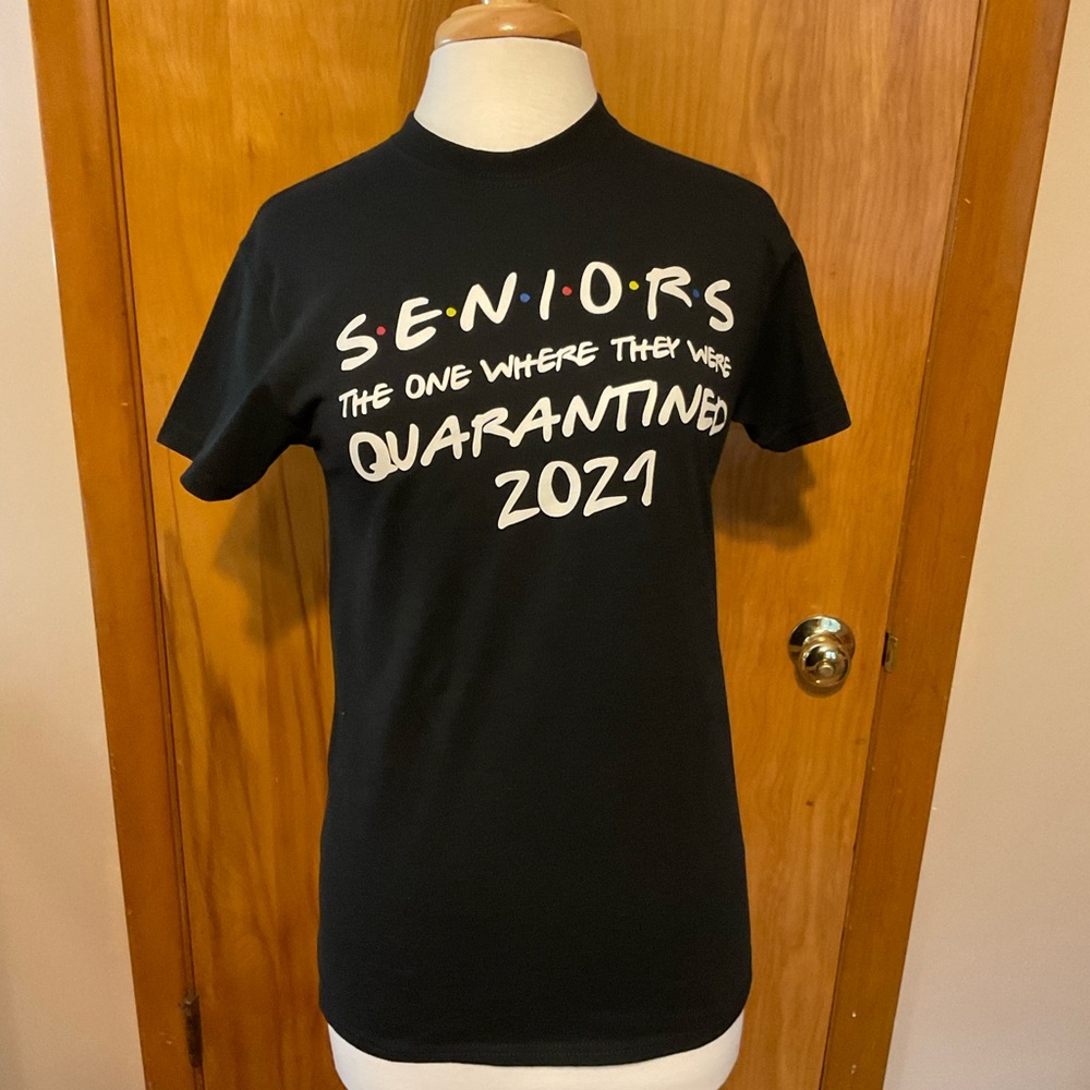 FRIENDS Inspired Seniors Quarantine 2021 Small Short Sleeve T-Shirt